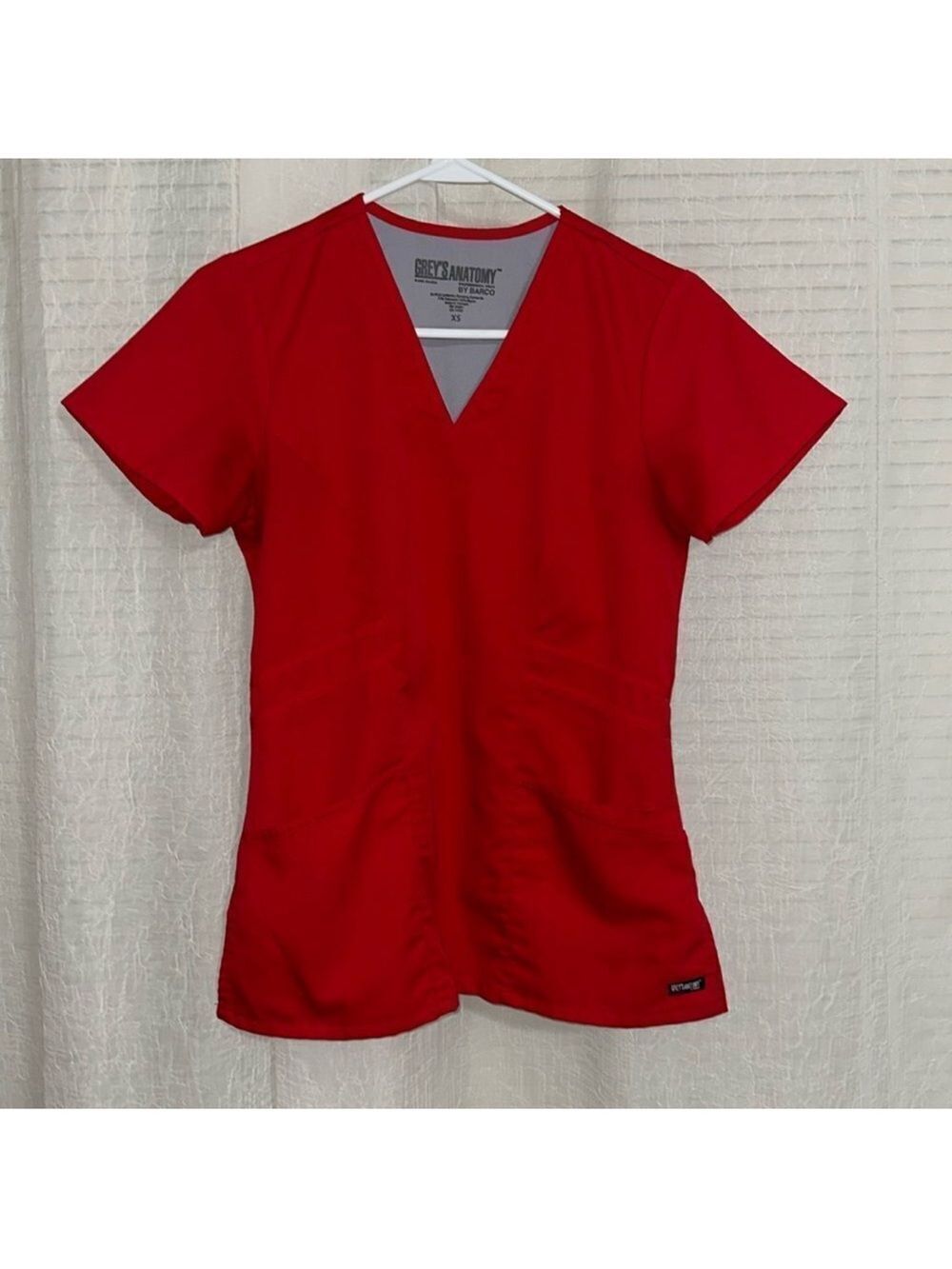 Grey’s Anatomy XS Red V-Neck Short Sleeve Fitted 3 Pocket Scrub Top